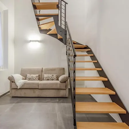Stylish Loft With Private Garage Near Ghirlandina