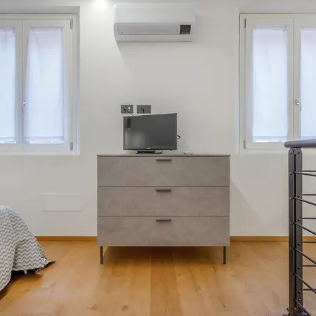 Stylish Loft With Private Garage Near Ghirlandina Apartman Modena