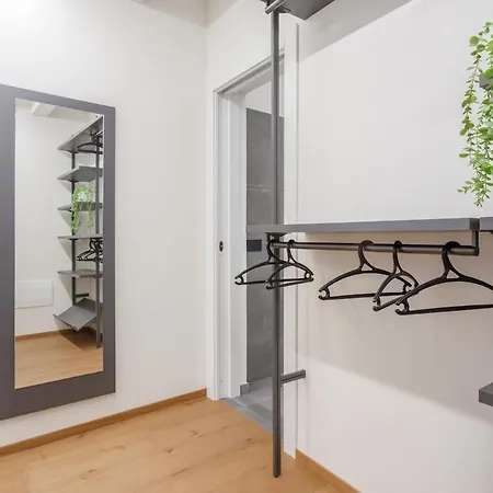 Stylish Loft With Private Garage Near Ghirlandina Modena