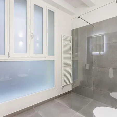 Stylish Loft With Private Garage Near Ghirlandina *