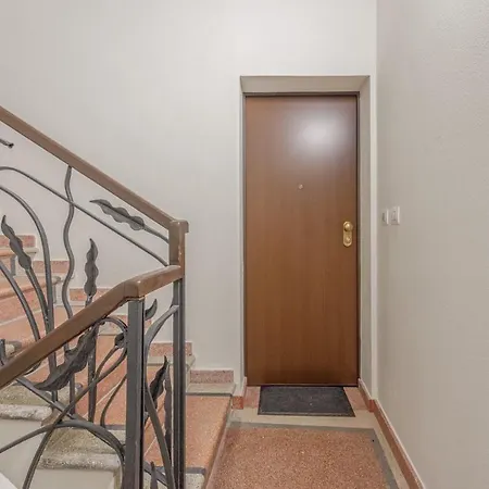 Stylish Loft With Private Garage Near Ghirlandina *