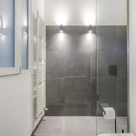 Stylish Loft With Private Garage Near Ghirlandina Modena