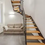 Stylish Loft With Private Garage Near Ghirlandina