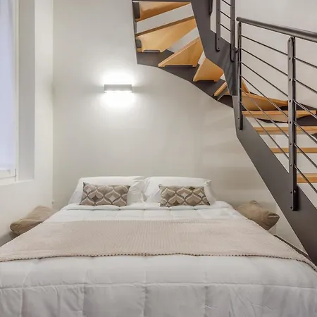 Stylish Loft With Private Garage Near Ghirlandina Apartamento Modena