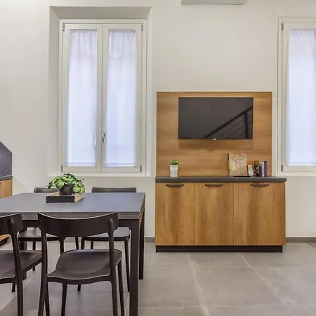 Stylish Loft With Private Garage Near Ghirlandina