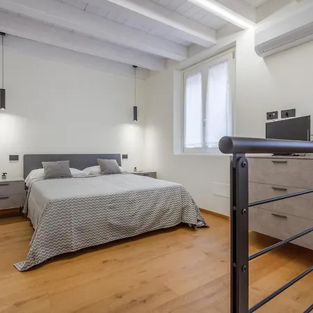 Stylish Loft With Private Garage Near Ghirlandina