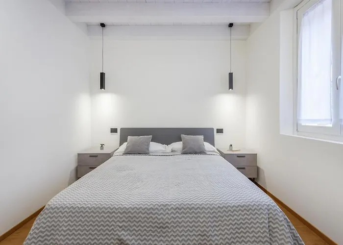 Stylish Loft With Private Garage Near Ghirlandina Apartamento *