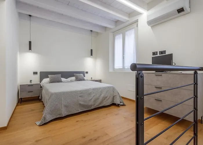 Stylish Loft With Private Garage Near Ghirlandina