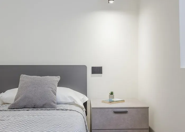 Stylish Loft With Private Garage Near Ghirlandina