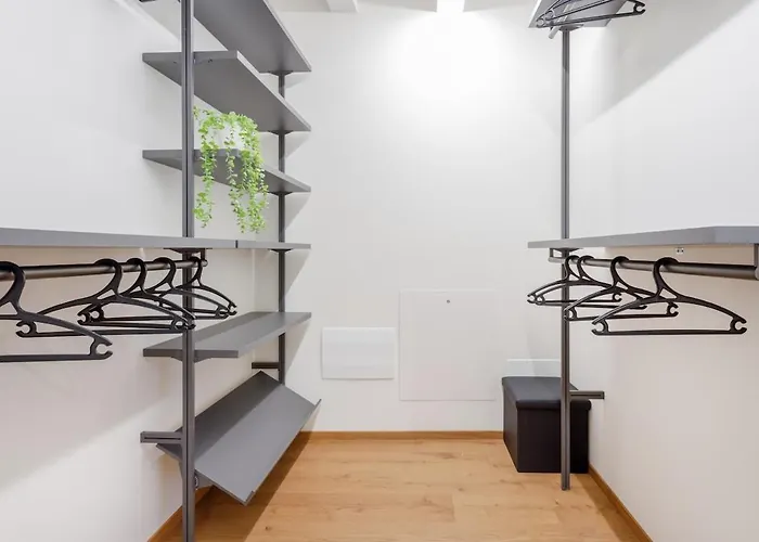 Stylish Loft With Private Garage Near Ghirlandina *