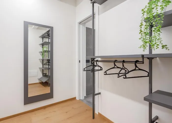 Stylish Loft With Private Garage Near Ghirlandina Modena