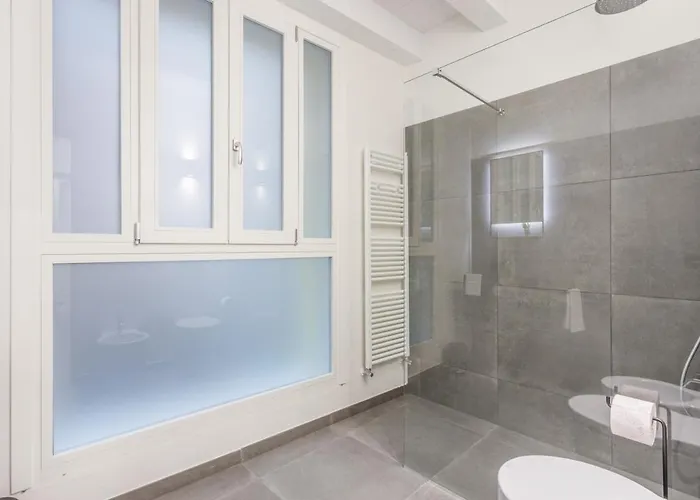 Stylish Loft With Private Garage Near Ghirlandina *