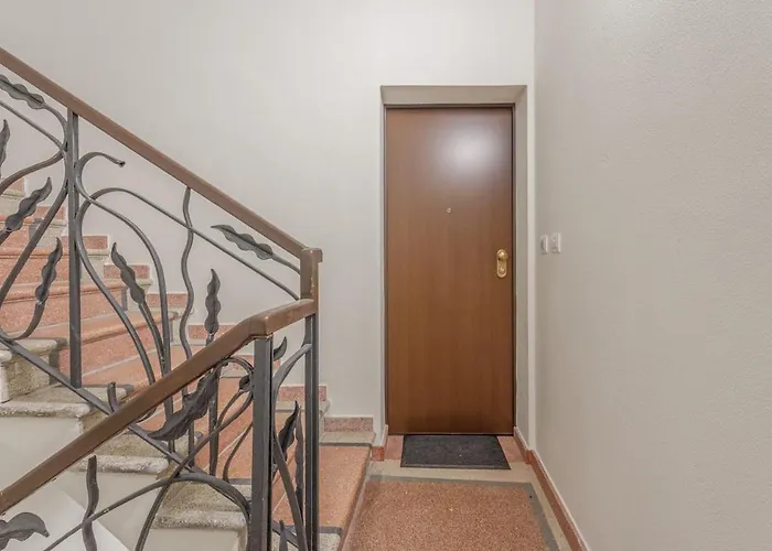 Stylish Loft With Private Garage Near Ghirlandina *