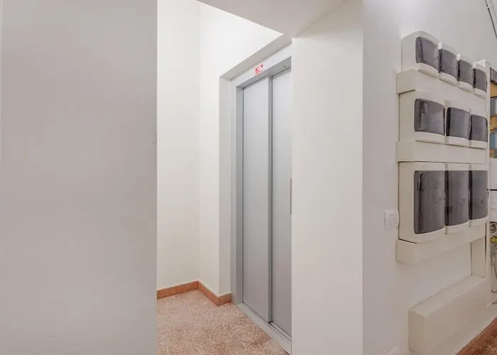 Stylish Loft With Private Garage Near Ghirlandina Apartamento *